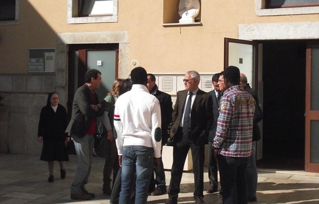 Il prefetto Sessa visita Casa Accoglienza