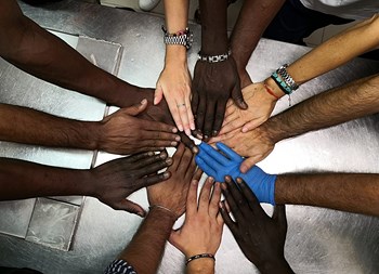 “Tendi la tua mano al povero”